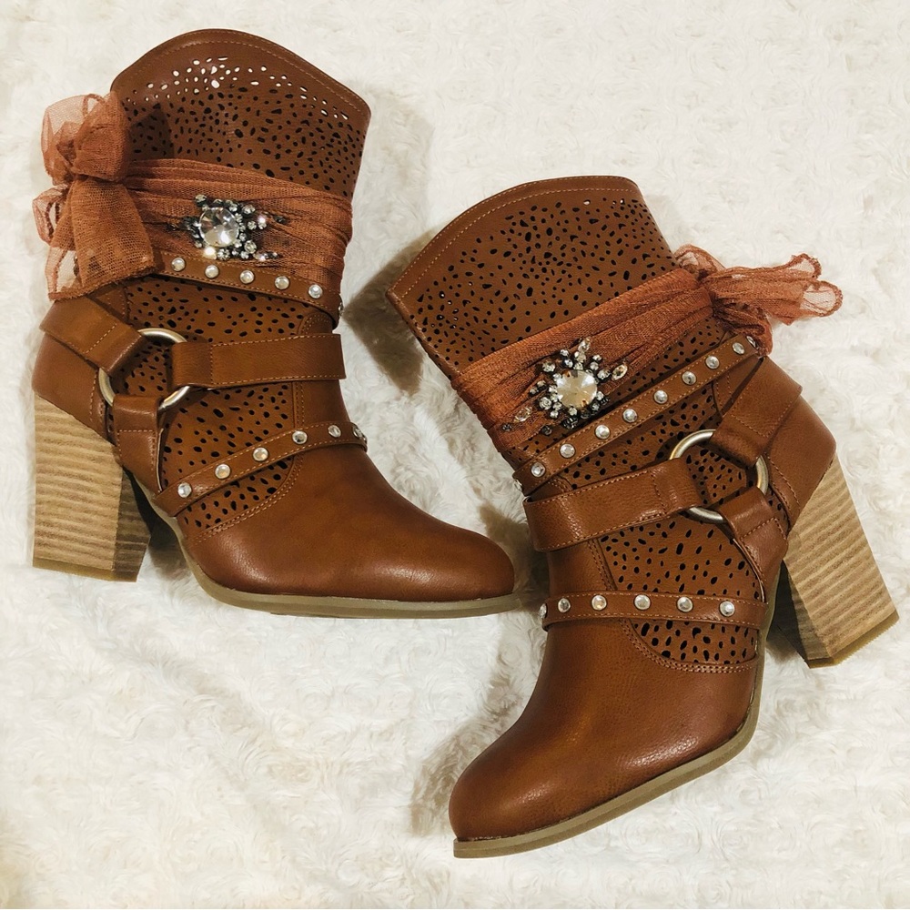 NEW Joan Boyce boots